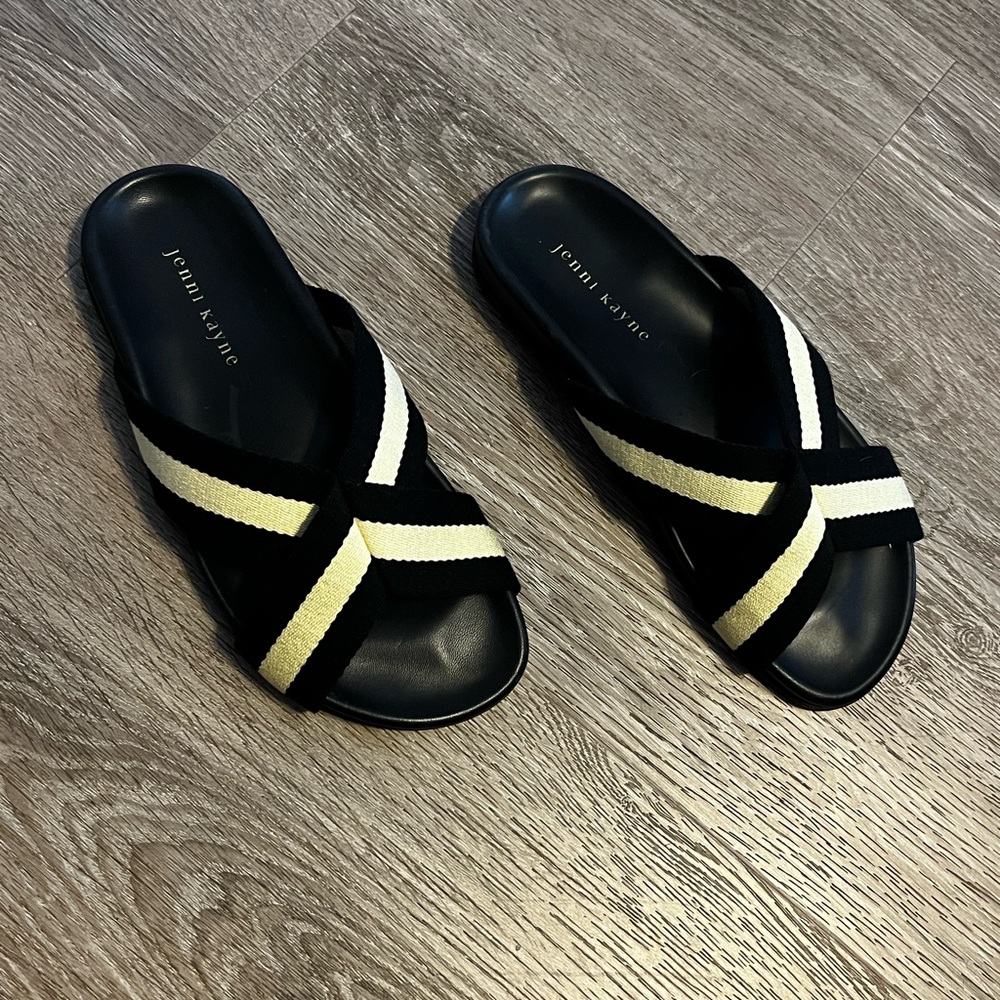 FLASH SALE 🔥 Jenni Kayne black and white slides